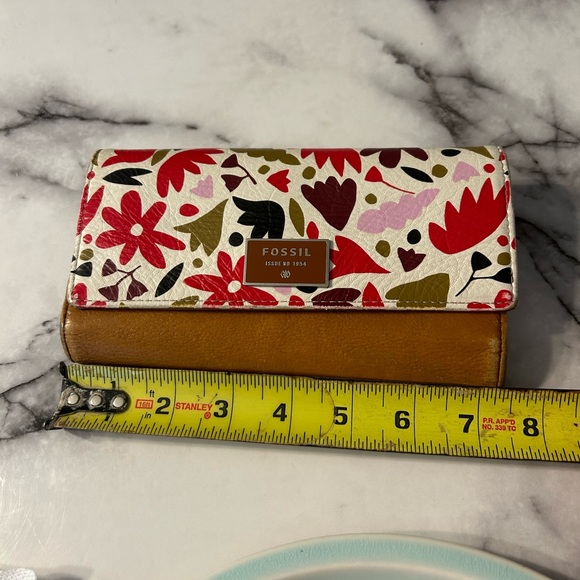 Unique Fossil leather wallet - Picture 9 of 10